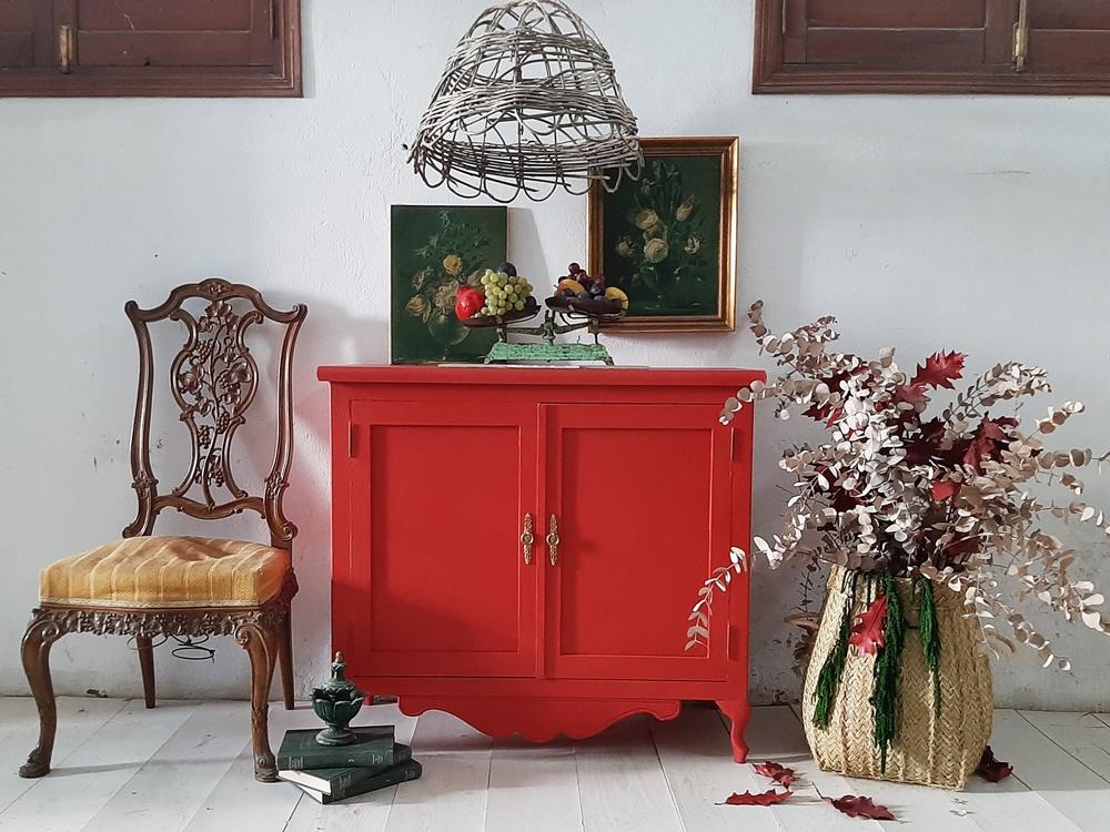 Pequeño aparador rojo dos puertas | Bohemian and chic